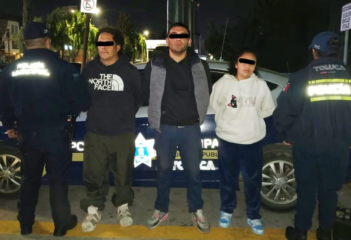 Toluca: Detienen a tres presuntos asaltantes en Santa Cruz Atzcapotzaltongo