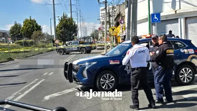 De acuerdo con testimonios de testigos, la unidad circulaba a exceso de velocidad cuando arrolló al adulto mayor y al menor de edad.