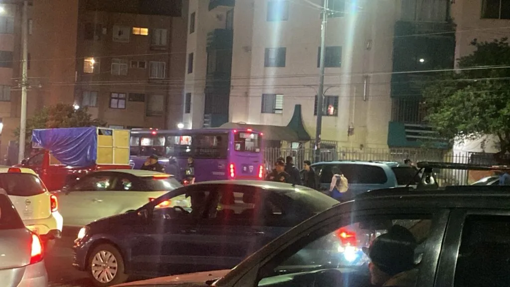 Bloquean avenida Santa Lucía en Álvaro Obregón