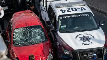 Balacera en Nezahualcóyotl: Detienen a automovilista tras arrollar a policía y dañar vehículos [VIDEO]