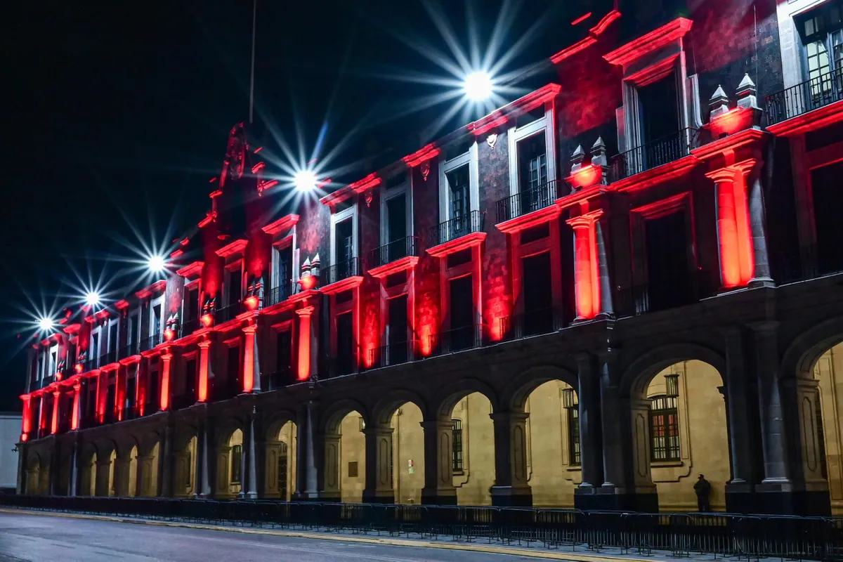 Palacio de Gobierno se tiñe de rojo por la victoria del Toluca FC