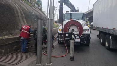 Personal del Grupo Tláloc llevará a cabo labores nocturnas de desazolve mediante equipos hidroneumáticos tipo vactor.