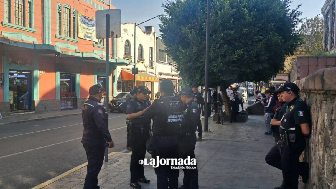 Edomex: Refuerzan presencia policiaca para evitar ambulantes cerca del Mercado 16