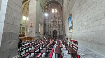 Tres siglos en el corazón de piedra: la fachada que la Catedral de Toluca abrazó