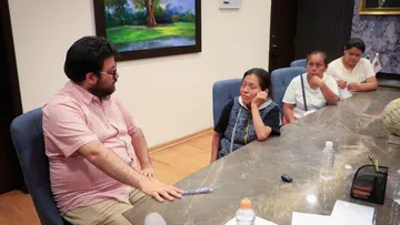 En Naucalpan familias reciben respaldo económico tras daños por lluvias