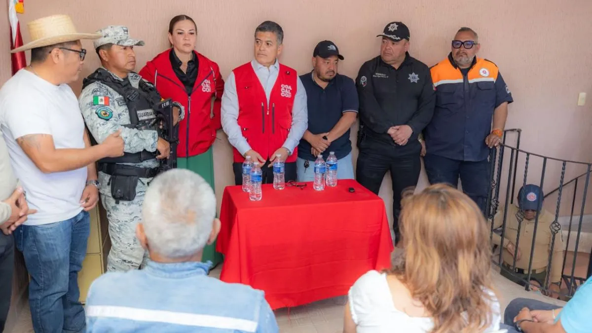 Alcalde de Coacalco se reúne con víctimas de explosión; continúan labores entre escombros