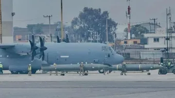 Controversia por imagen de avión militar con misiles en Toluca