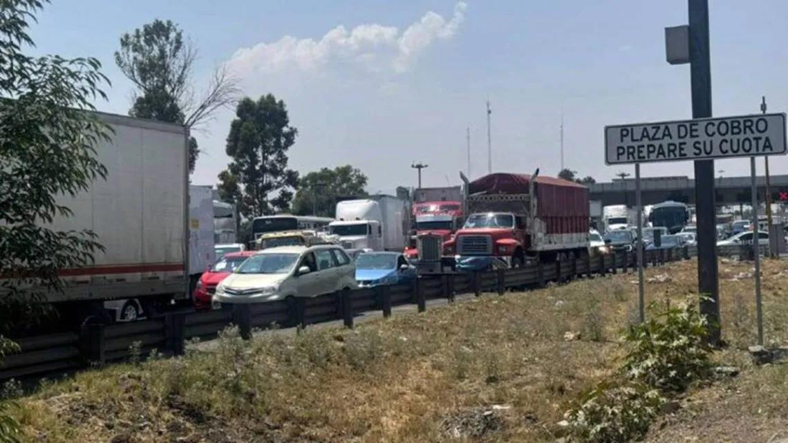 Bloquean la México-Querétaro para exigir cadáver de un familiar