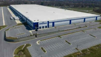 Centro de detención del ICE en Estados Unidos donde migrantes permanecen bajo custodia.