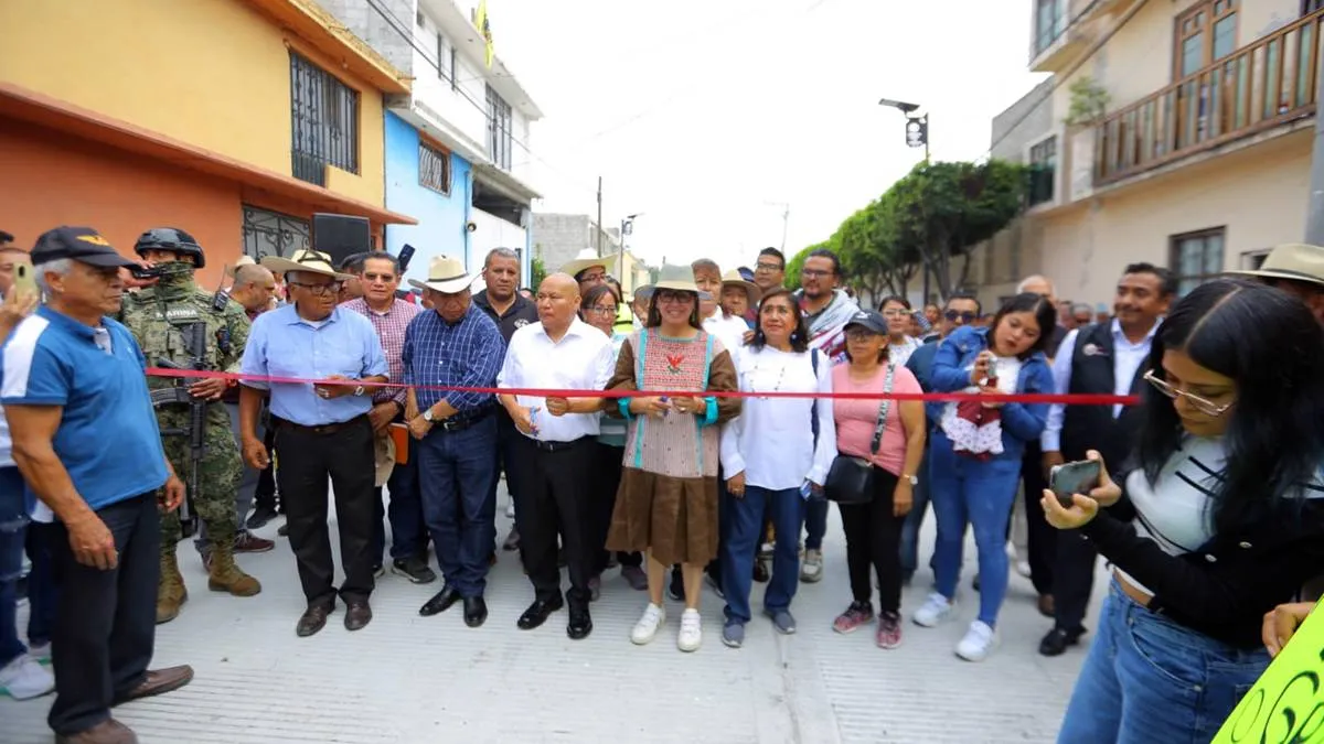 Azucena Cisneros repavimentación con concreto hidráulico de Avenida Ejido