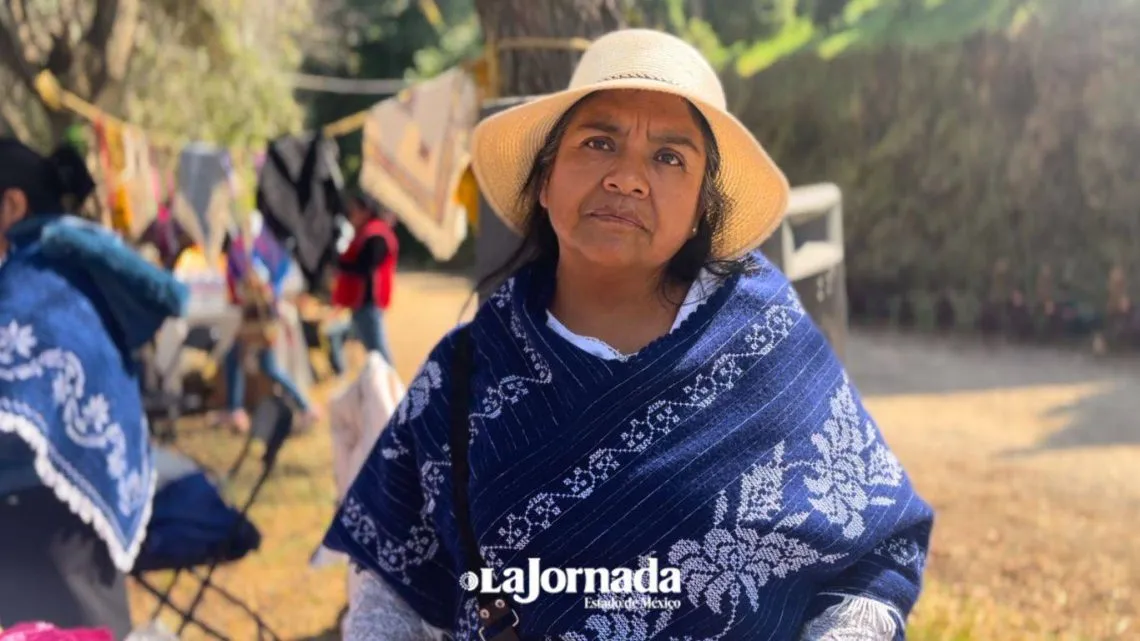 Xonacatlán: Aprovechan cortezas de pino para crear prendas artesanales