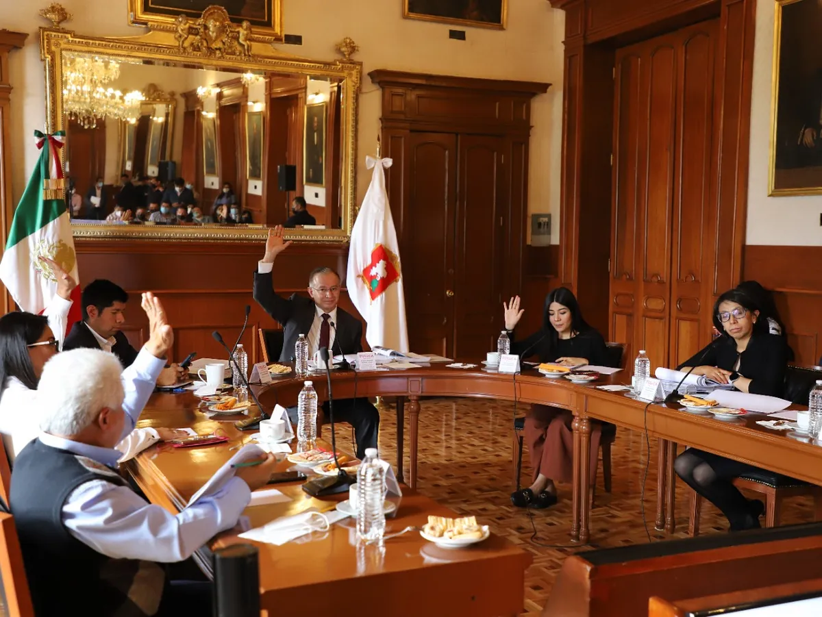 Facultan al alcalde de Toluca para dar dinero a servidores públicos durante su gobierno