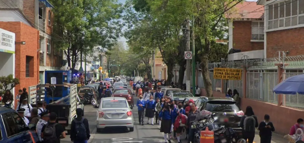 El objetivo es garantizar la seguridad de los alumnos de la Escuela General Lázaro Cárdenas del Río durante su horario de salida.