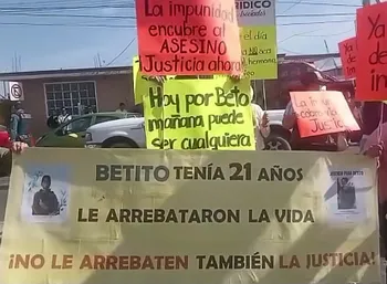 Los manifestantes incluso bloquearon por unos minutos la carretera Chalco-Mixquic ante la suspensión de actividades en los juzgados.