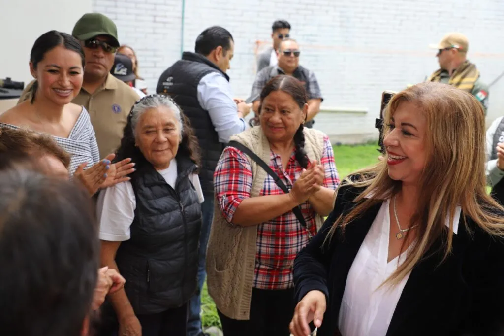 Presidenta municipal de Cuautitlán entrega primera obra de repavimentación en Hacienda Cuautitlán