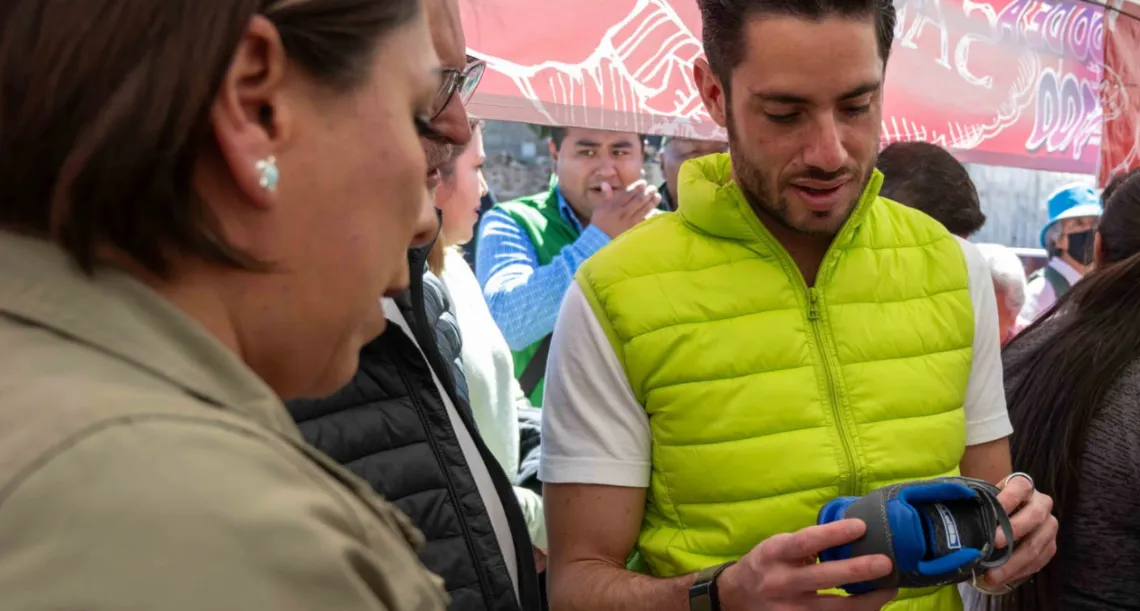 Pepe Couttolenc acompaña ferias de ropa y calzado a precios accesibles en apoyo a la economía