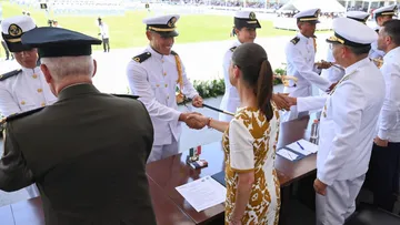 La generación 2022-2026 de la Heroica Escuela Naval Militar recibió sus grados como nuevos oficiales de la Secretaría de Marina.
