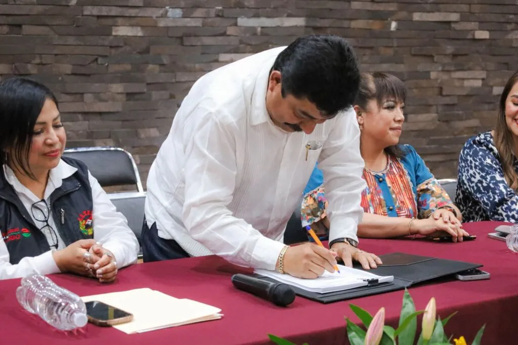 Gobierno de Texcoco firma Convenio de Prestaciones de Ley y Colaterales 2025 con el SUTEyM