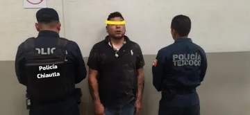Roban camioneta de tienda departamental y al conductor lo abandonan