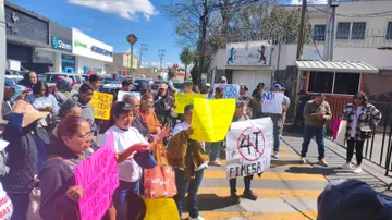 Vecinos de Tultitlán marchan a Toluca; exigen “operación enjambre” contra autoridades municipales