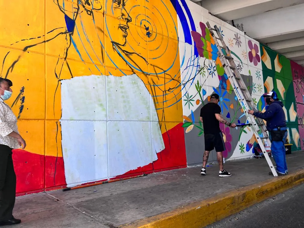 Transformación de bajopuentes avanza a cargo de artistas mexiquenses