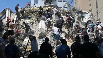 El sismo provocó el colapso de 86 edificios, daños en miles de viviendas y escuelas, afectaciones a carreteras y siete aeropuertos fuera de servicio. Chocó, Cali y Pereira se encuentran entre las zonas más afectadas.