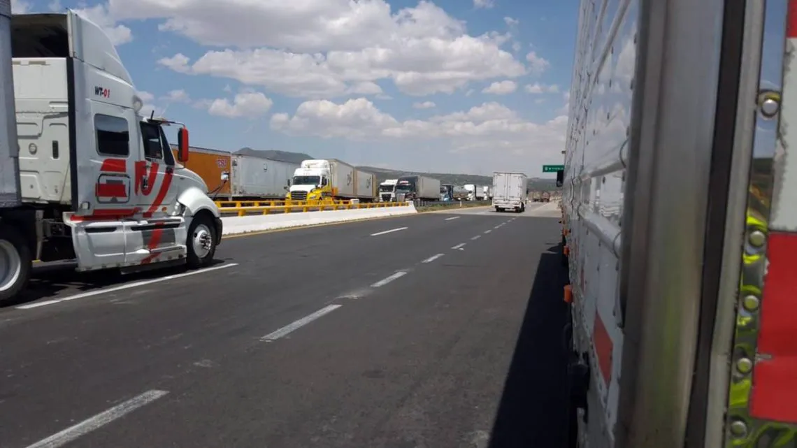 Suma más de 30 horas bloqueo en el Arco Norte (Video)