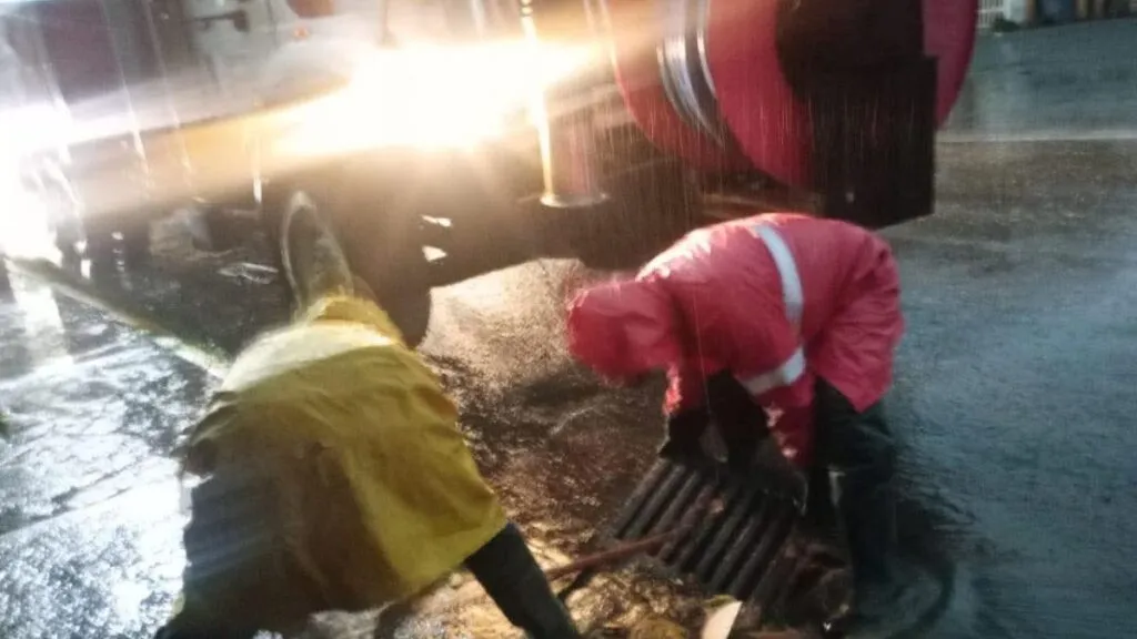 Lluvias generan encharcamientos en el Valle de México