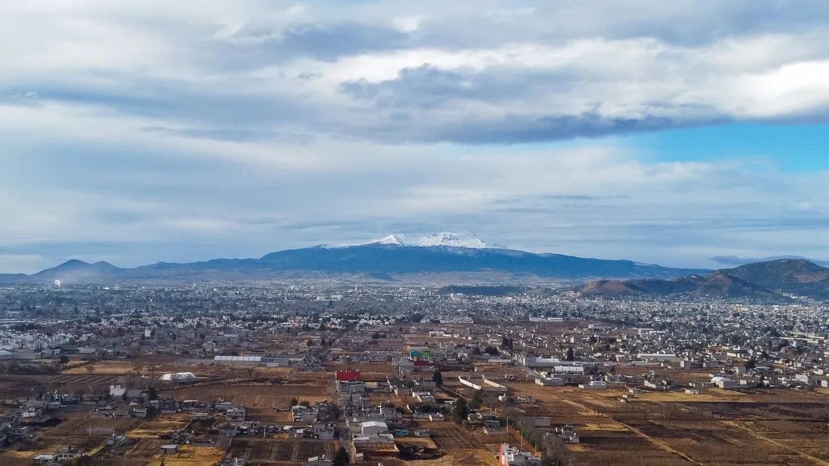 Permanece cerrado el Nevado de Toluca por incendio forestal cercano