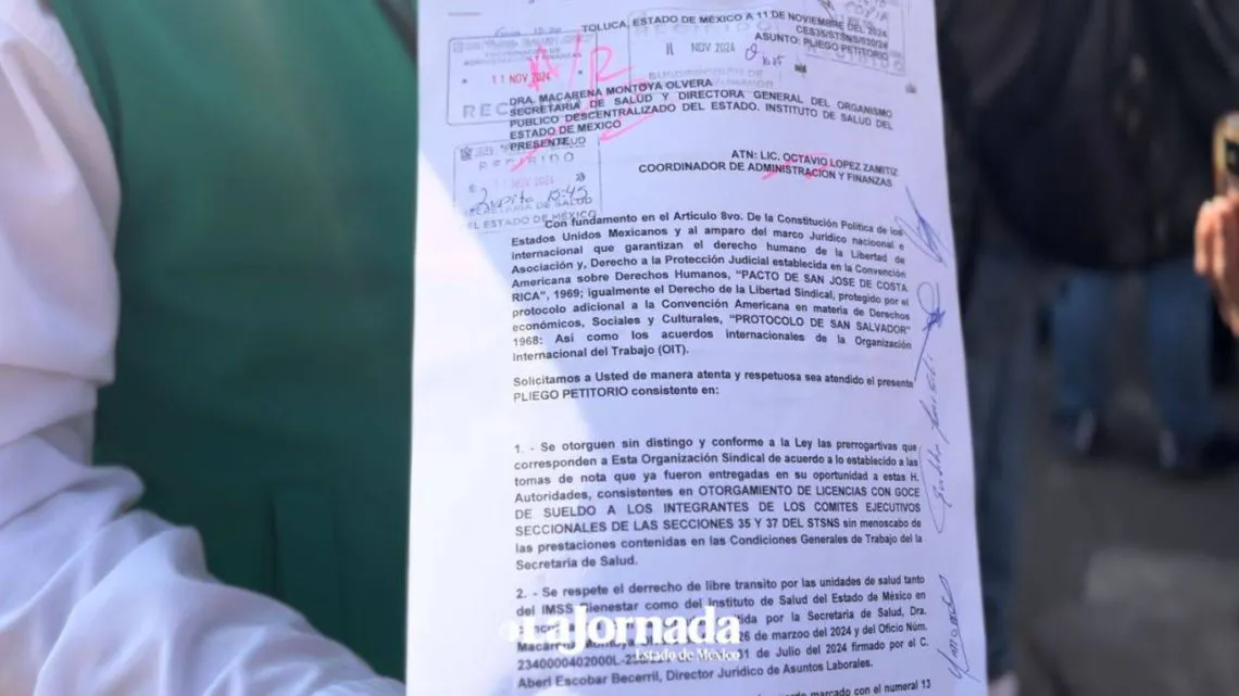 Trabajadores se manifiestan frente a Secretaría de Salud por derechos sindicales