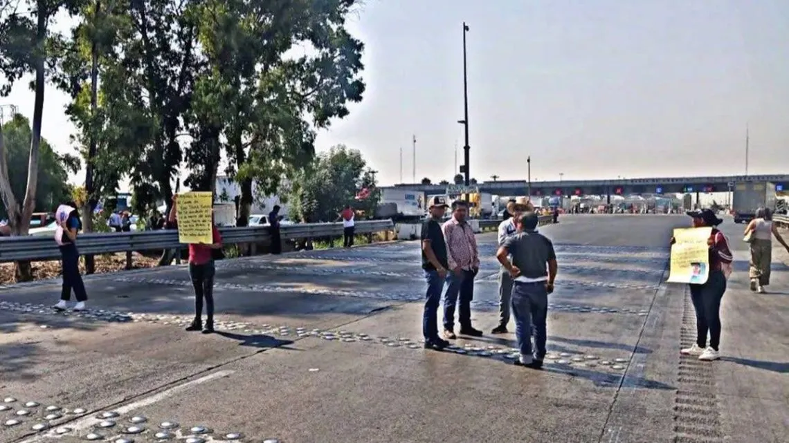 Bloquean la México-Querétaro para exigir cadáver de un familiar