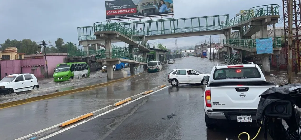 Inundaciones en la México-Pachuca provocan servicio exprés del Mexibús sobre autopista