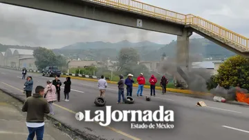 Vecinos de Balderas bloquearon la autopista Toluca-Ixtapan por incumplimiento de acuerdos
