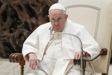 Papa Francisco sigue en “estado crítico” de salud: Vaticano