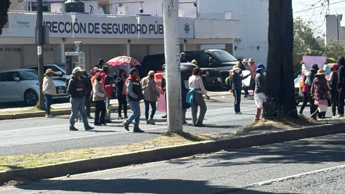¡Bloquean Av. Tecnológico en Metepec!