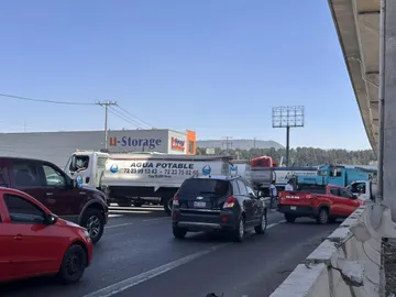 Piperos denuncian corrupción; bloquean carretera México-Toluca