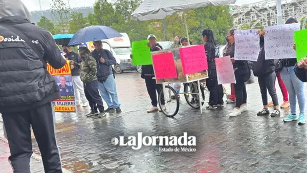 Vendedores ambulantes se manifiestan en Toluca; piden les dejen trabajar