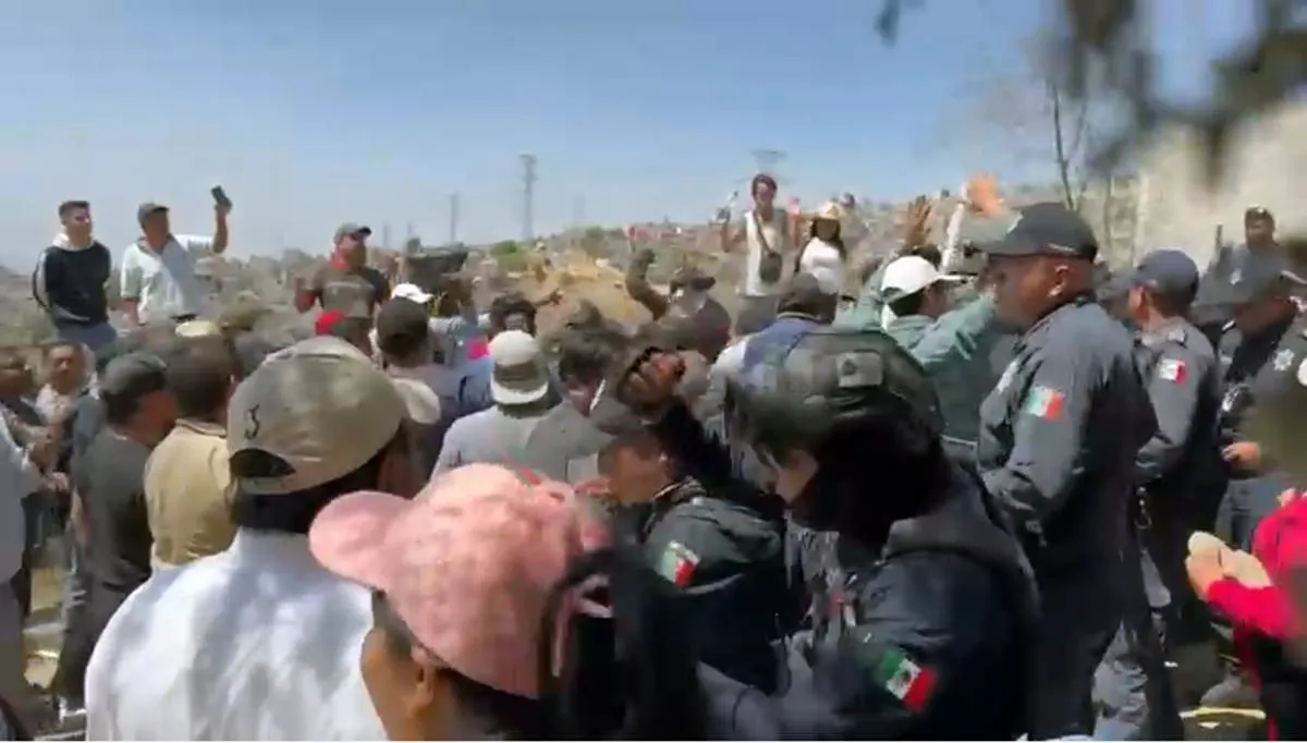 [VIDEO] Se registra enfrentamiento entre vecinos y policías de Ixtapaluca