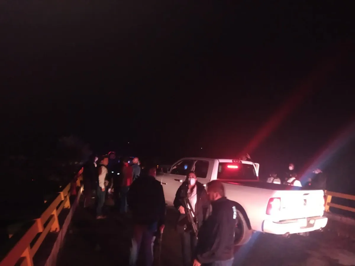 La víctima sólo tenía un balazo en la espalda y cerca se encontraron 3 cargadores metálicos, 29 cartuchos calibre 39 milímetros