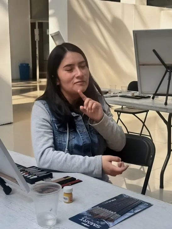 Celsy, docente de artes en el DIF Naucalpan: El arte que rompe el silencio