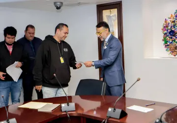 Metepec retribuye a automovilistas afectados por baches