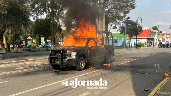 Incendian patrulla tras marcha del 2 de octubre en Toluca
