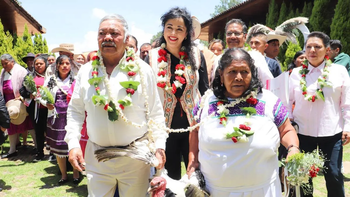 Edomex: En matrimonio colectivo se unen 27 parejas mazahuas