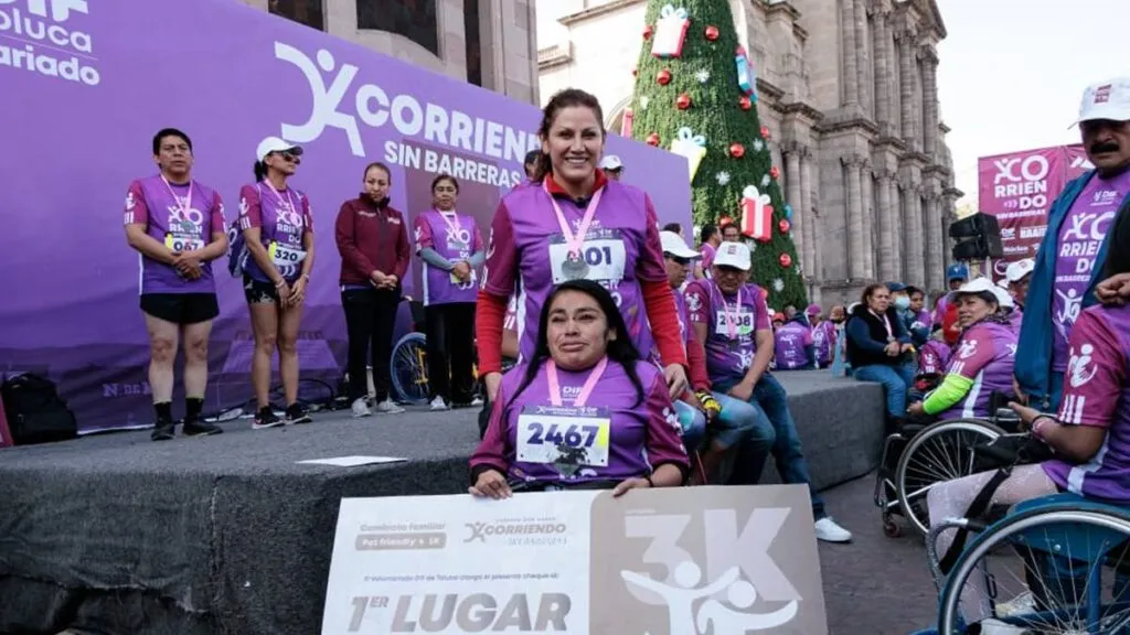 Cientos de familias participan en Corriendo sin Barreras y en la Ruta Recreativa de Toluca