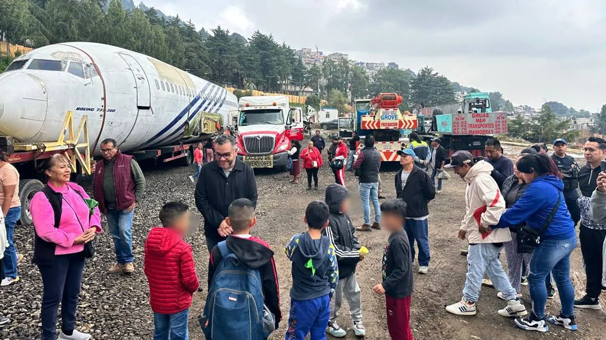 Llega el avión biblioteca a la Utopía Oyamel en la Magdalena Contreras