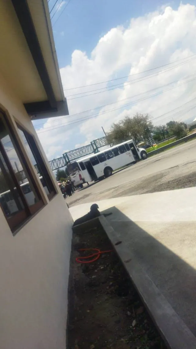 Vecinos de Tlachaloya bloquean la Toluca- Atlacomulco