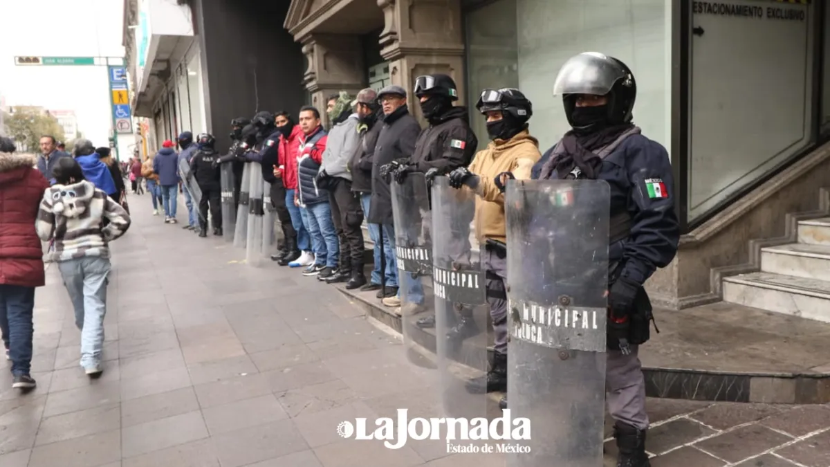 Realiza operativo para liberación de espacios públicos en Toluca