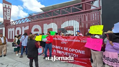 Comerciantes de Toluca se manifiestan contra el "impuesto saludable"