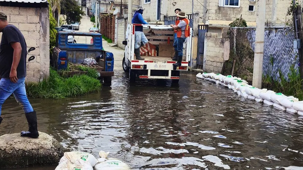 Inundaciones persisten en San Pedro Tultepec