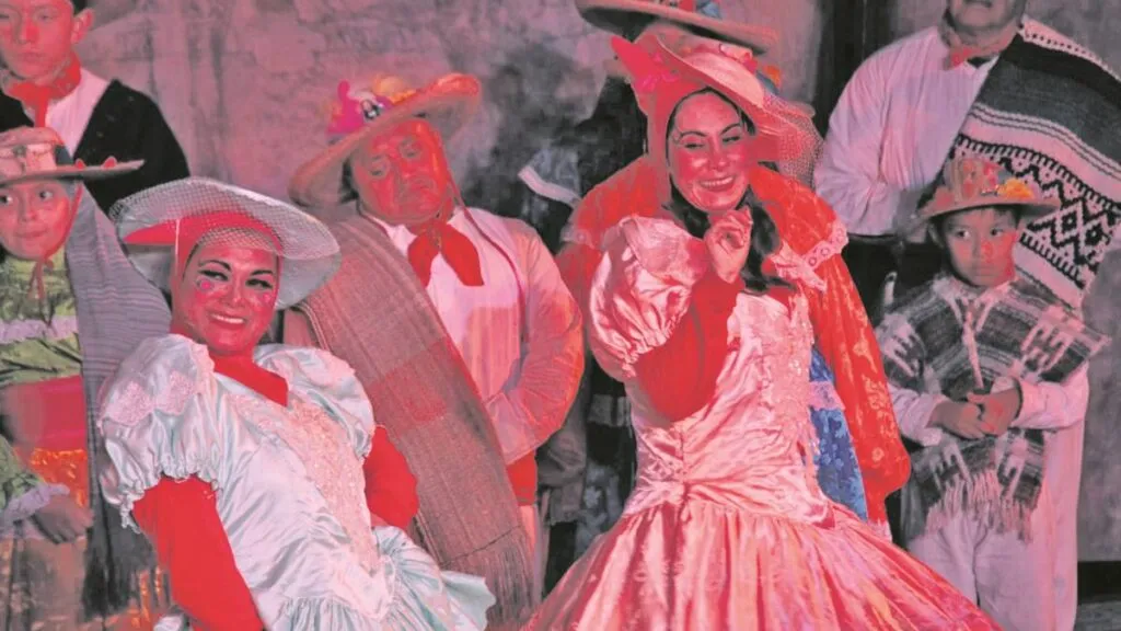 Piñatas, diablillos y cena bajo el cielo virreinal en Tepotzotlán